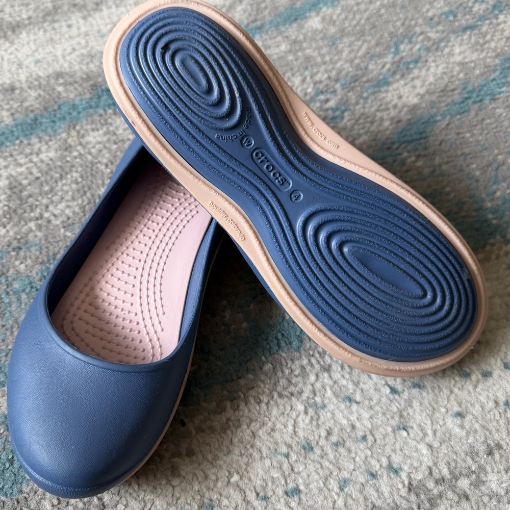 CROCS Girls size 4 Flats